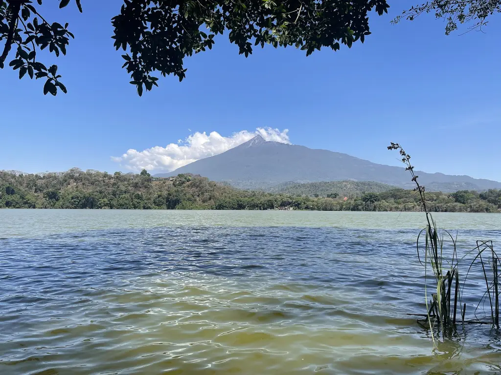 Lake Duluti with Meru view, Akheri